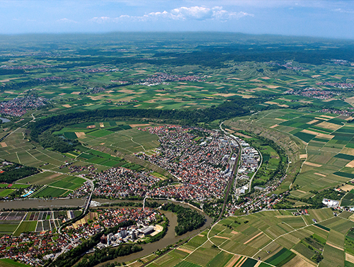 Die Scheinanlage befand sich auf den Feldern nördlich der beiden Orte Lauffen am Neckar und Hau-sen an der Zaber. Copyrigth: LMZ BW