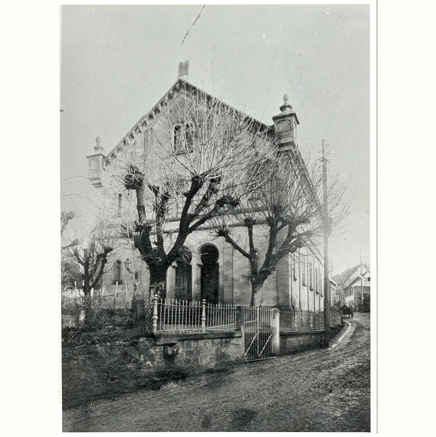 Die Synagoge in Altdorf, vor 1938. Die Inneneinrichtung der Synagoge wurde während der Pogrome im November 1938 beschädigt, heute Kulturzentrum. [Quelle: Landesarchiv BW, HStAS EA 99/001 Bü 305 Nr. 22]