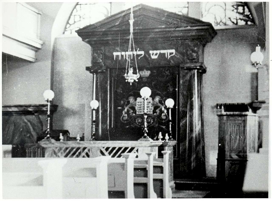 Die Synagoge in Bretten, vor 1938. Das Gebäude wurde während der Pogrome im November 1938 durch Inbrandsetzung zerstört. [Quelle: Landesarchiv BW, HStAS EA 99/001 Bü 305 Nr. 167]