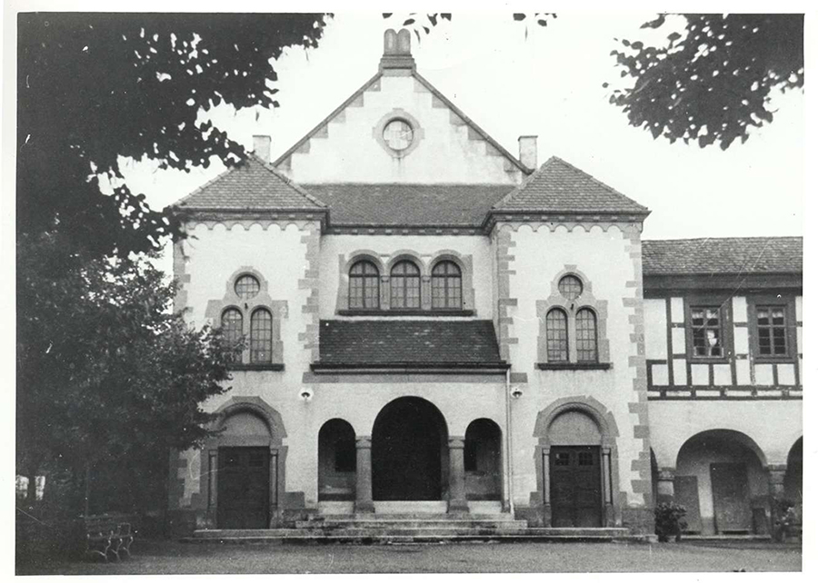 Die Synagoge in Emmendingen, vor 1938. Das Gebäude wurde während der Pogrome im November 1938 gesprengt. [Quelle: Landesarchiv BW, HStAS EA 99/001 Bü 305 Nr. 395]