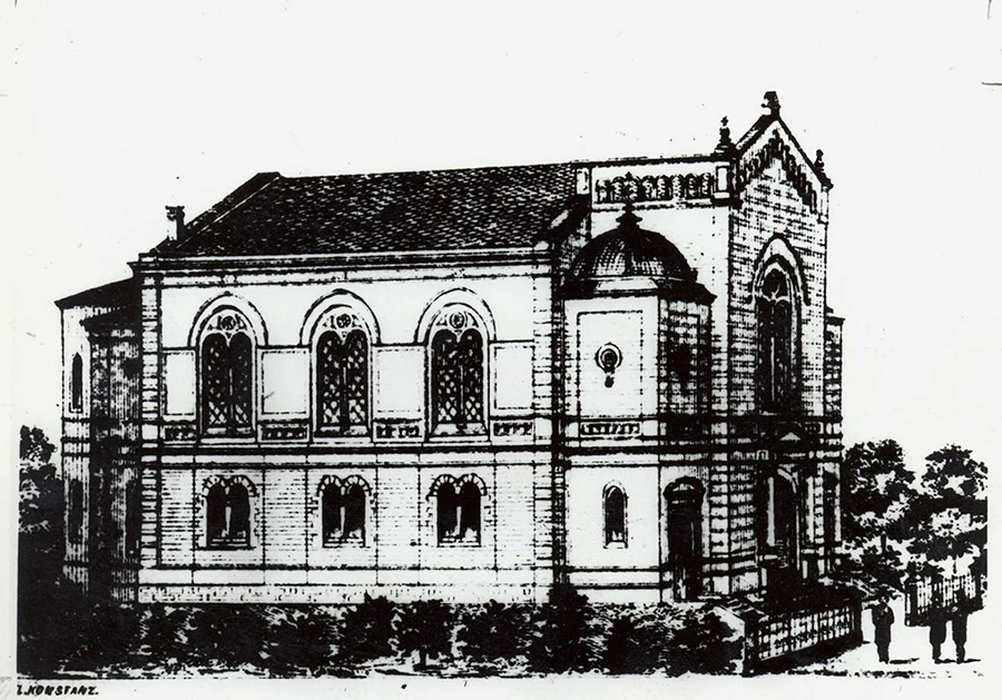 Die Synagoge in der Sigismundstraße in Konstanz, um 1896. Die Synagoge wurde bereits 1936 durch Inbrandsetzung beschädigt. Während der Pogrome im November 1938 wurde das Gebäude durch mehrere Brand- und Sprengsätze zerstört. [Quelle: Landesarchiv BW, GLAK 69 Baden, Sammlung 1995 F I Nr. 230, 3]