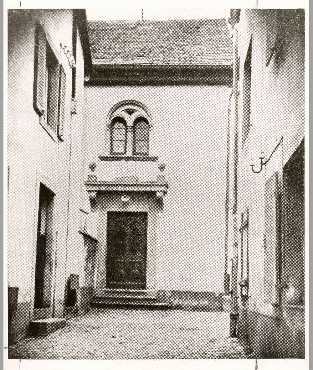 Die Synagoge in Lörrach, um 1927. Während der Pogrome im November 1938 wurde die Synagoge schwer beschädigt und kurz darauf abgebrochen. [Quelle: Landesarchiv BW, HStAS EA 99/001 Bü 305 Nr. 1077]