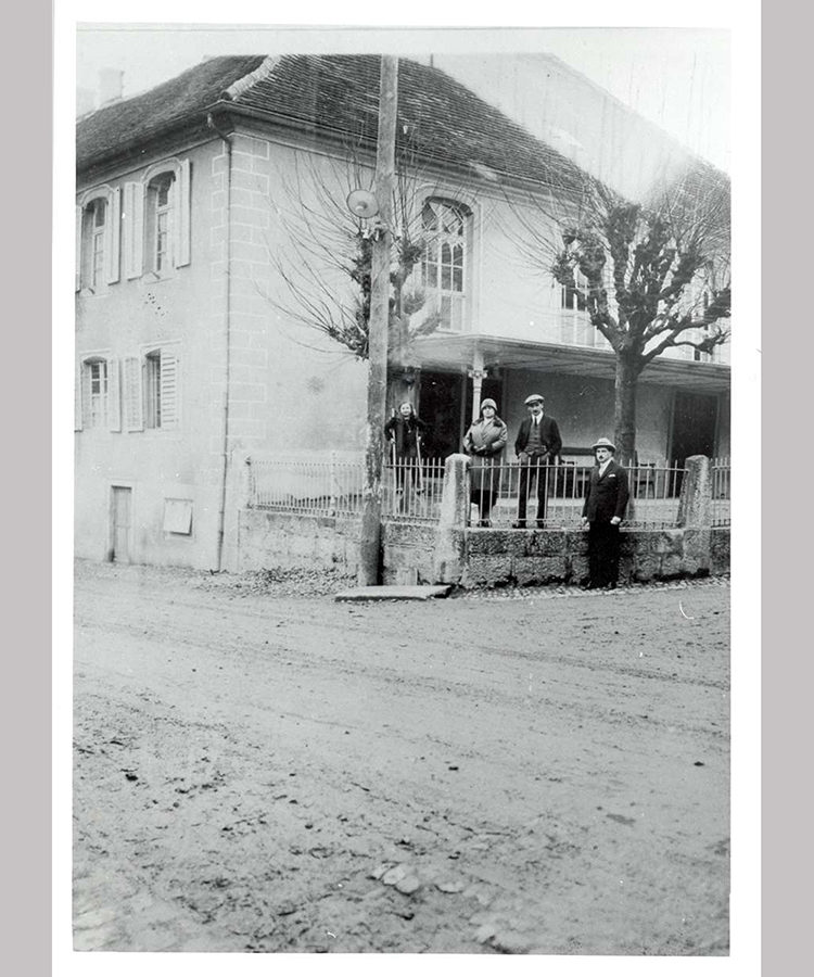Die Synagoge in Randegg, während oder kurz nach dem Ersten Weltkrieg. Das Gebäude wurde während der Pogrome im November 1938 zerstört. [Quelle: Landesarchiv BW, HStAS EA 99/001 Bü 305 Nr. 1437]