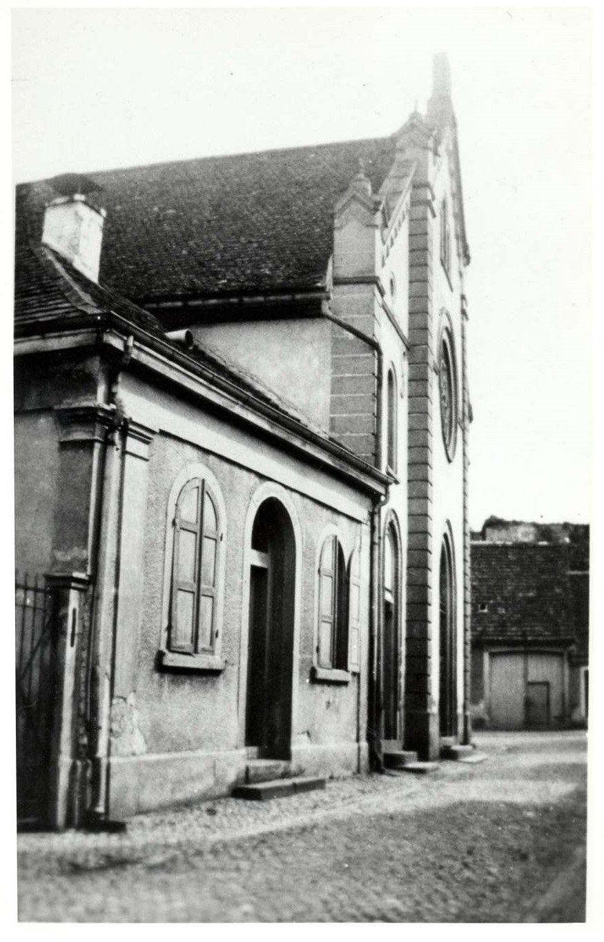  Breisach am Rhein, FR; Blick vom Synagogengäßle (jetzt Klösterle) auf die Mikwe und die Synagoge, Bild 1 [Quelle: Landesarchiv BW, HStAS EA 99/001 Bü 305 Nr. 177] 