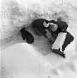 Spielende Kinder im Schnee