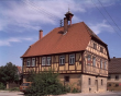 Dürrenzimmern: Altes Fachwerkrathaus von 1732. Foto: 1992