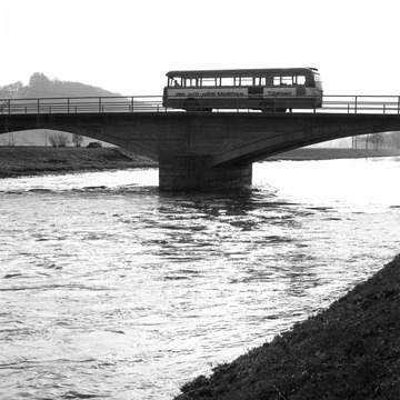 Omnibus auf der Neckarbrücke in Altenburg 1970