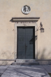 Tür mit Inschrift an der Pfarrkirche Schrozberg-Ettenhausen 2004
