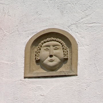 Mulfingen: romanisches Relief an Pfarrkirche St. Kilian, 2005