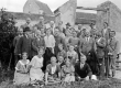 Leibertingen: Die Teilnehmer der Donaufahrt vor Burg Wildenstein 1925
