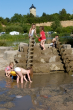 Kinder auf dem Wasserspielplatz im Ziegeleipark Heilbronn-Böckingen 2005