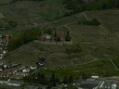 Ortenberg: Schloss mit Festungsmauer auf Weinberg, Luftbild 2007
